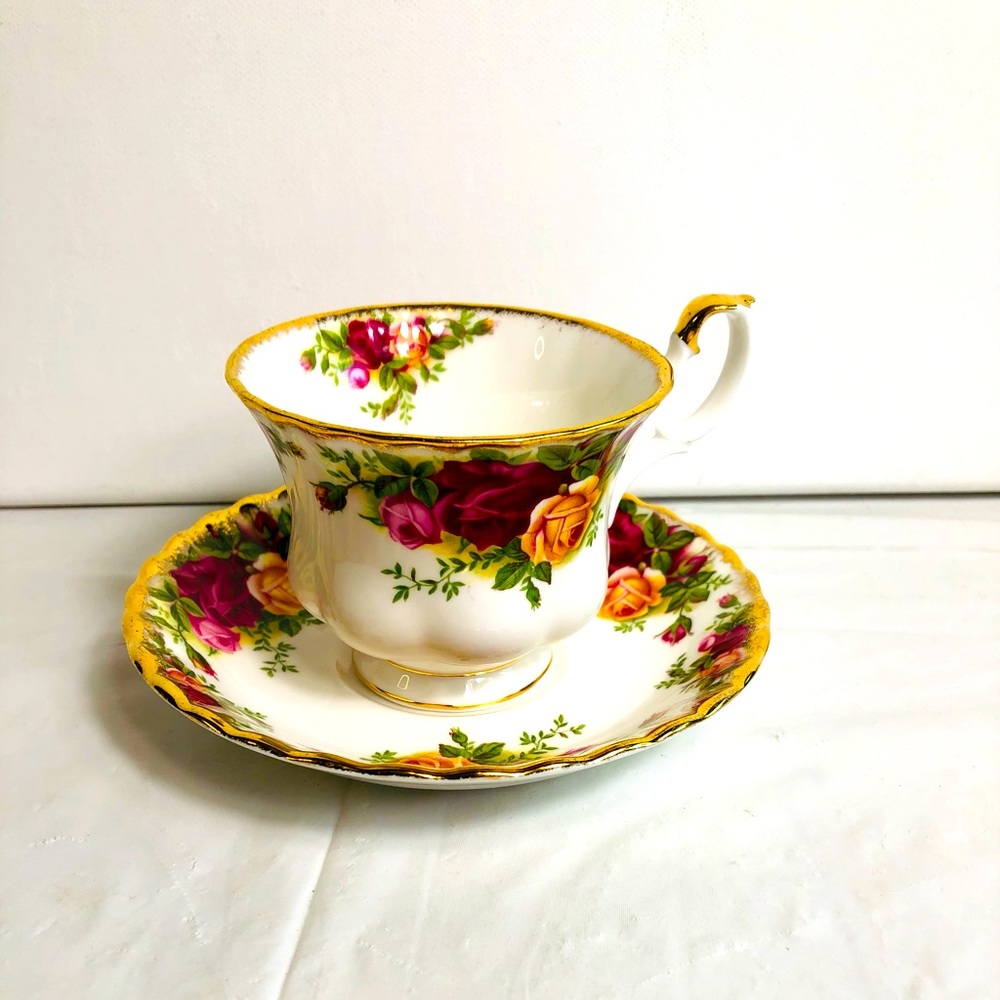 Vintage 1962 Royal Albert Old Country Roses Bone China Tea Cup & Saucer Set